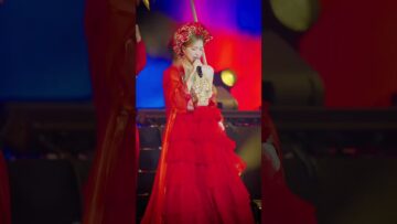 Hoà Minzy toả sáng cùng ca khúc Bắc Bling tại phố đi bộ Nguyễn Huệ. #hoaminzy #bacbling
